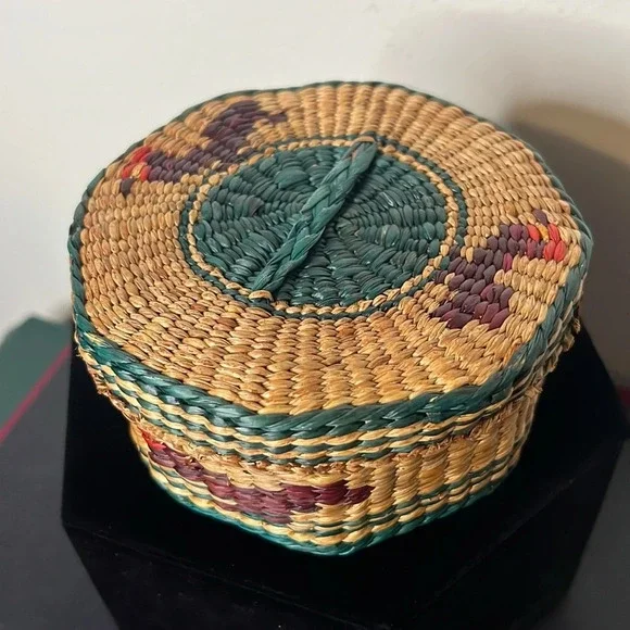 Vintage Handwoven Straw Multicolor Nootka Inspired Style Small Basket with Lid - Picture 2 of 10